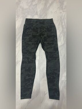 Lululemon leggings size 10 dark green camo